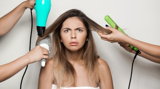 Cum să eviți electrificarea părului: Sfaturi eficiente